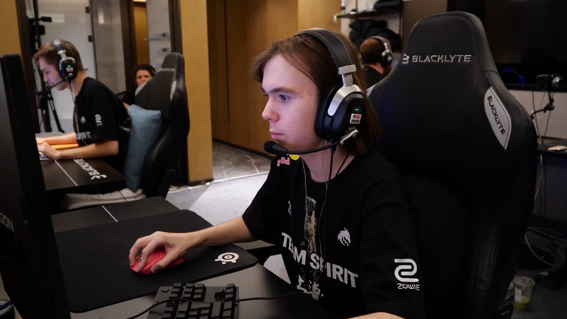 帮助公司及 帮助公司及